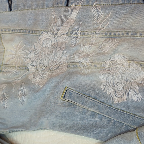 LuLaRoe Light Blue Denim Jacket with Floral Embroidery Size L - Picture 3 of 8